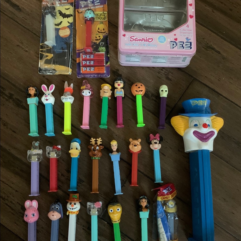 PEZ Candy Dispenser Sell in lot